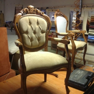 Кресла и стулья