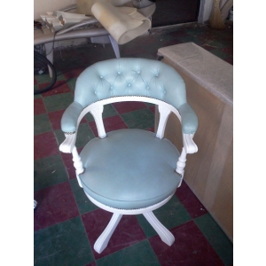 Обивка антикварного кресла