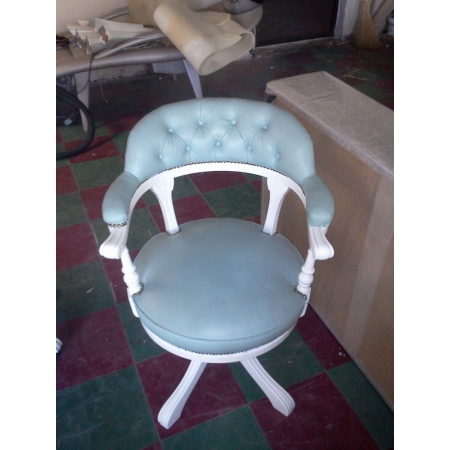 Обивка антикварного кресла