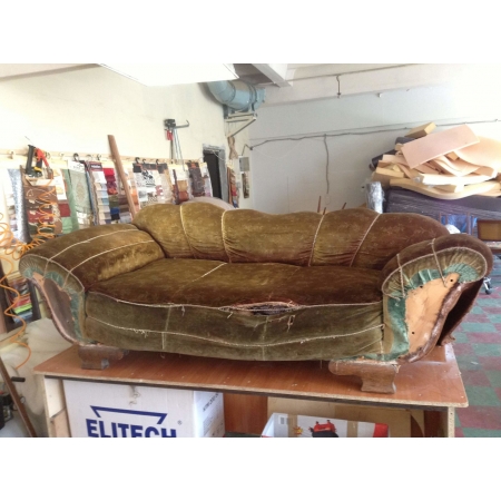 Перетяжка банкетки с декоративной отделкой